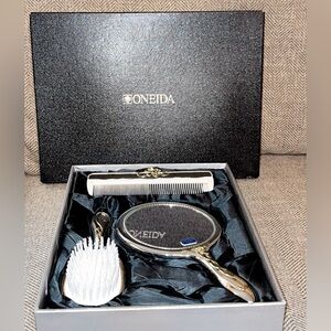 NWT Oneida Elegant ROPES & BOWS Silverplate 3pc dresser Grooming Accessories Set